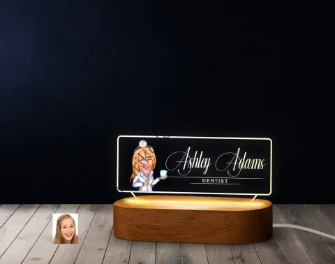 BK Gift Kişiye Özel İsimli Kadın Diş Hekimi Karikatürlü Led Işıklı Akrilik Masa İsimliği-1, Ofis Dekoru, Mesleki Hediye, Ofis Hediyeleri