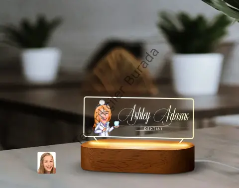 BK Gift Kişiye Özel İsimli Kadın Diş Hekimi Karikatürlü Led Işıklı Akrilik Masa İsimliği-1, Ofis Dekoru, Mesleki Hediye, Ofis Hediyeleri