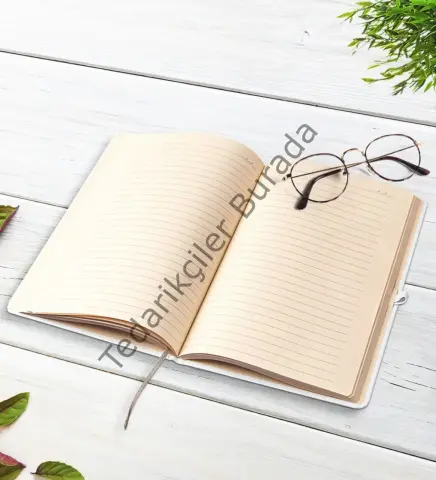 Kişiye Özel Kadın Yeni Yıl Karikatürlü Beyaz Defter Kalem ve Anahtarlık Hediye Seti-3