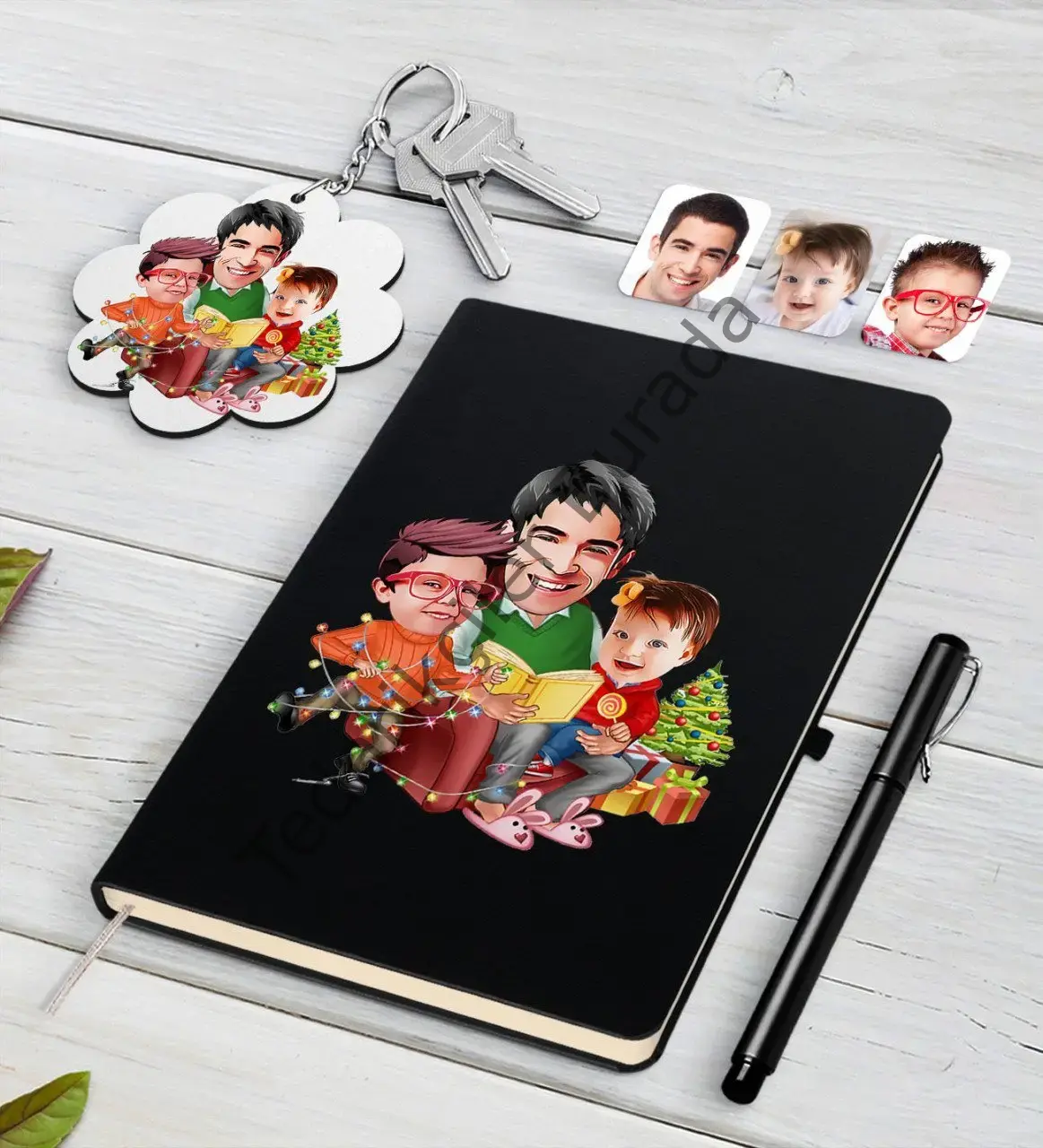Kişiye Özel Yeni Yıl Aile Karikatürlü Siyah Defter Kalem ve Anahtarlık Hediye Seti-1