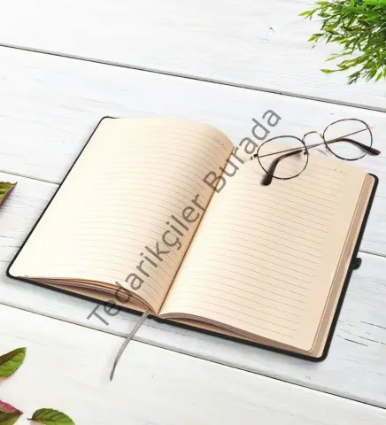 Kişiye Özel Yeni Yıl Aile Karikatürlü Siyah Defter Kalem ve Anahtarlık Hediye Seti-3