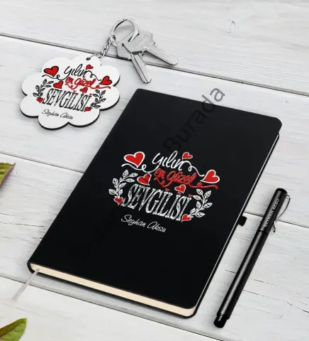 Kişiye Özel Yılın En Güzel Sevgilisi Siyah Defter Kalem ve Anahtarlık Hediye Seti