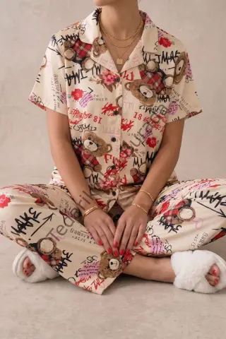 Ekru Ayıcık Desenli Kısa Kollu Gömlek Yaka Milan Kumaş Kadın Pijama Takımı