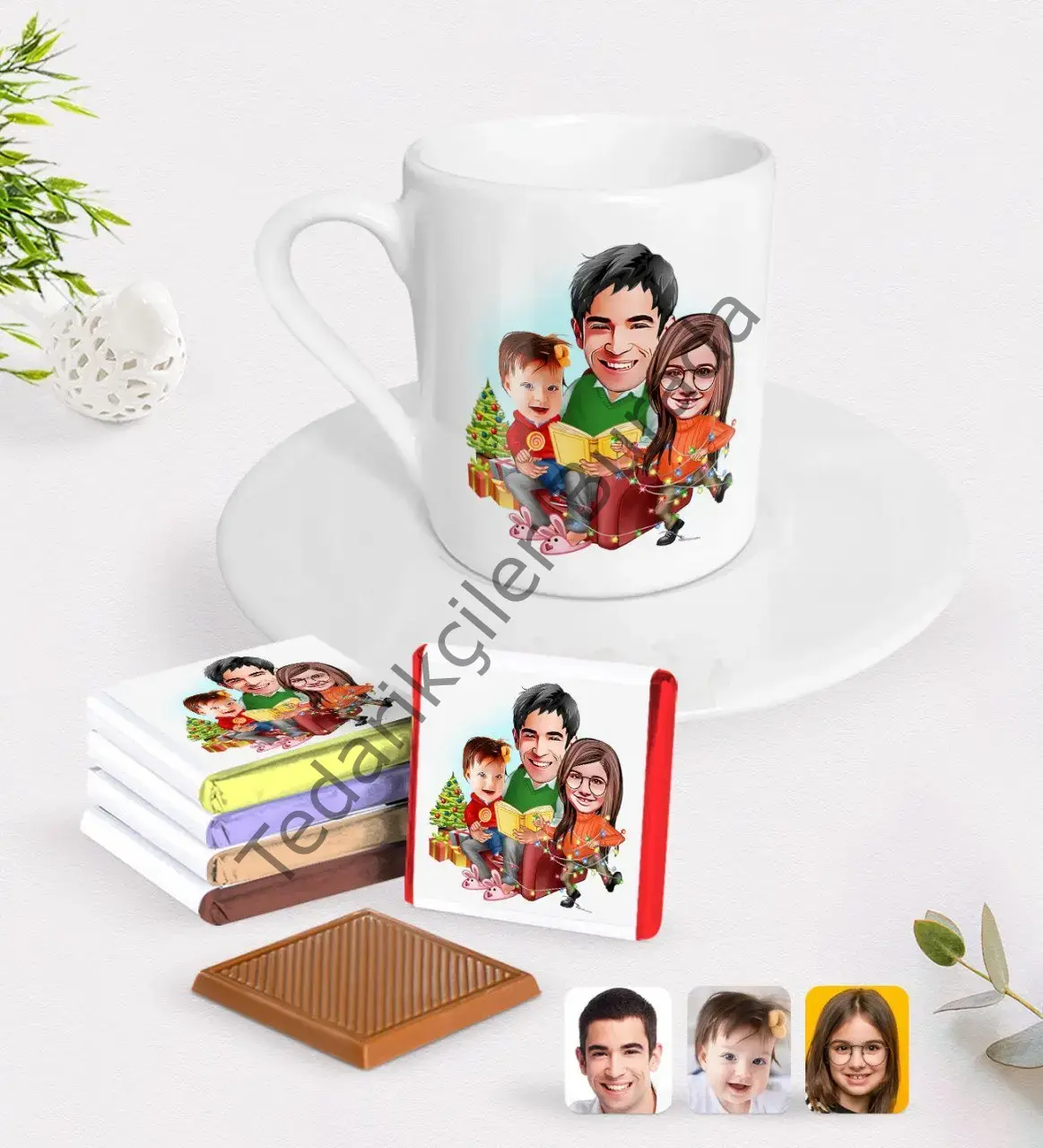 Kişiye Özel Yeni Yıl Aile Karikatürlü Türk Kahvesi Fincanı ve Çikolata Hediye Seti-2