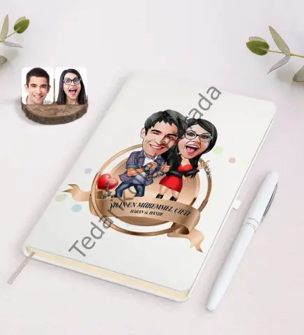 Kişiye Özel Yılın En Mükemmel Çifti Karikatürlü Beyaz Defter ve Kalem Hediye Seti-1