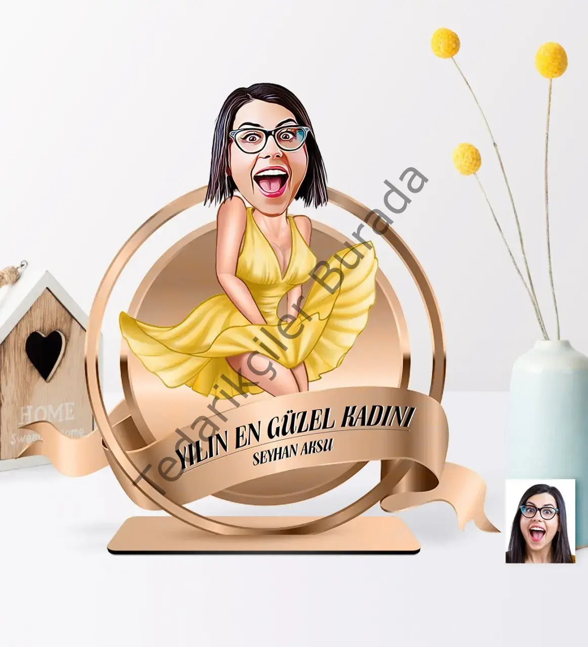 Kişiye Özel Yılın En Güzel Kadını Karikatürlü 3D Ahşap Biblo Plaket