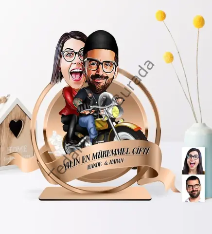 Kişiye Özel Yılın En Mükemmel Çifti Karikatürlü 3D Ahşap Biblo Plaket - 17