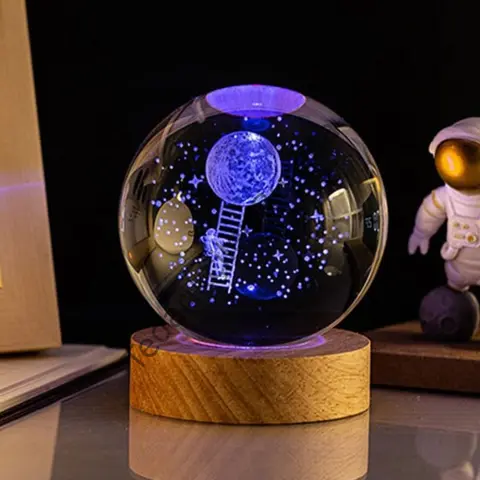 Aya Çıkan Astronot Tasarım Cam Küre