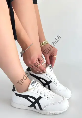 Zlay Beyaz Cilt Siyah Detaylı Bağcıklı Spor Ayakkabı